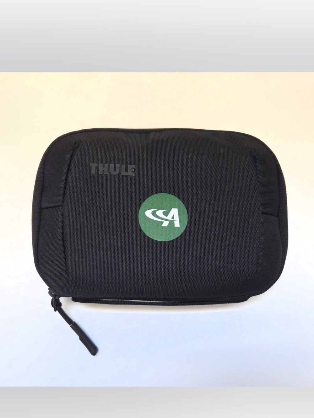 Thule Subterra 2 Powershuttle Electronics Organizer Medium-Black w/company logo